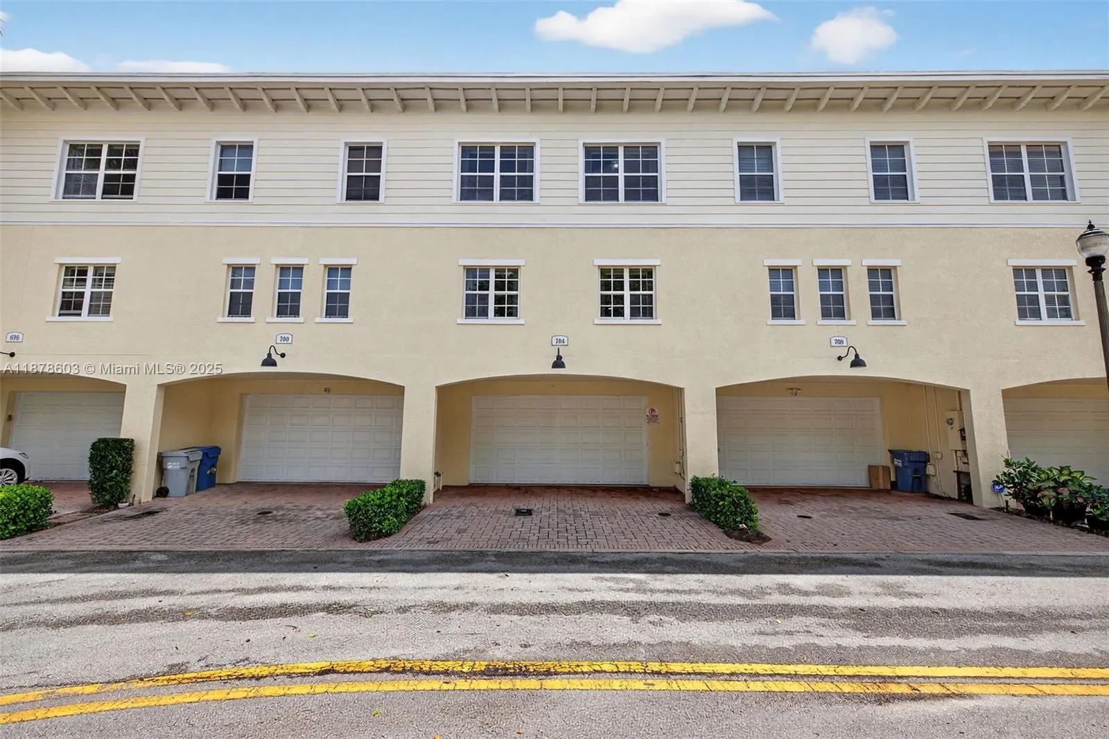 704 SW 1st Ave
