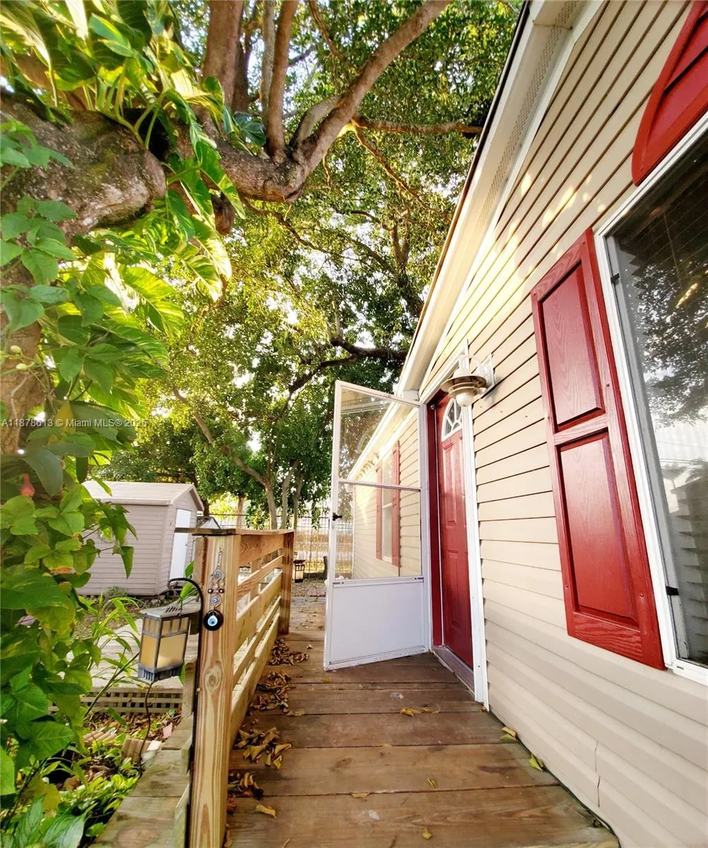 220 NE 12th Ave LOT 210
