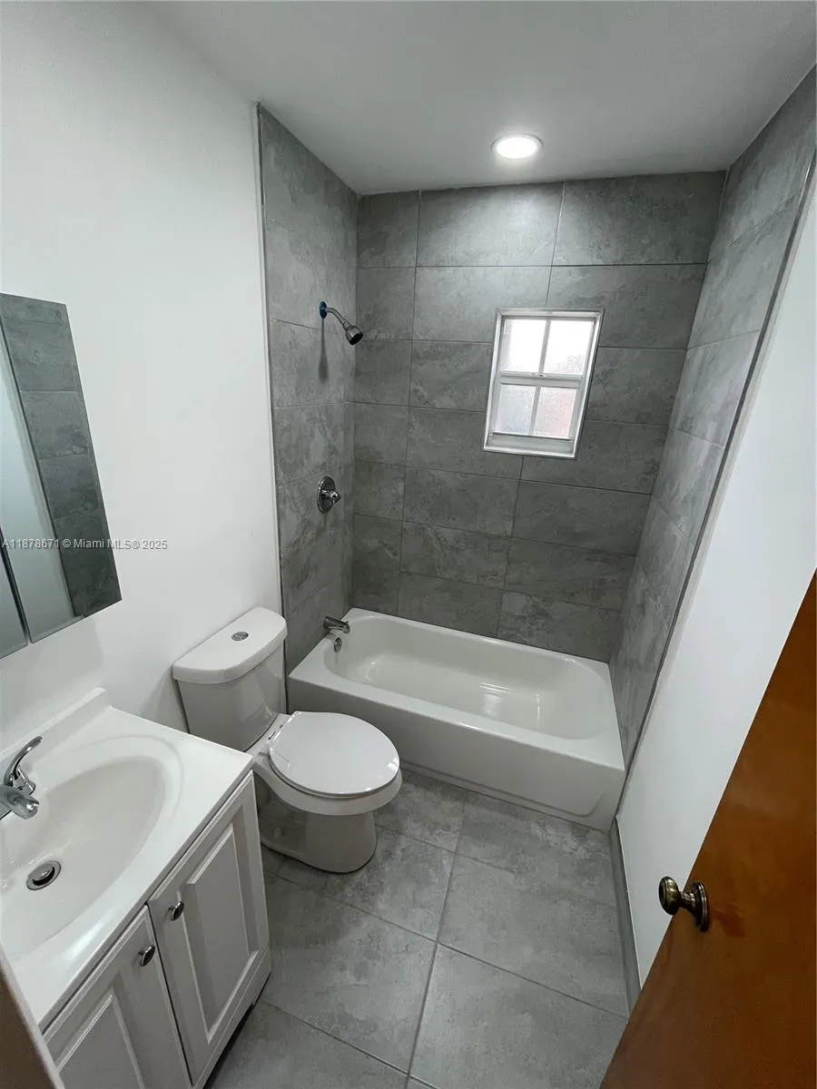 894 W 69th St, #0