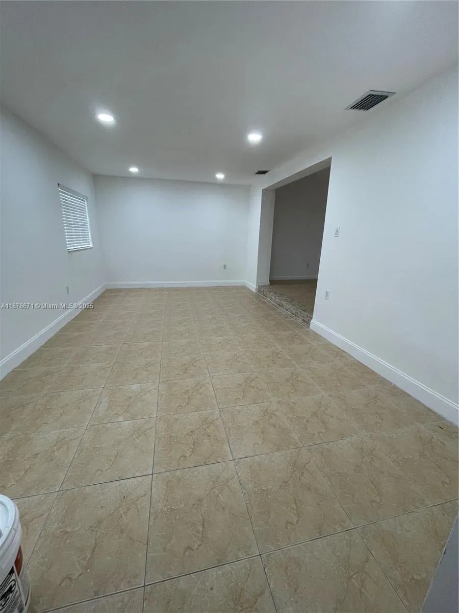 894 W 69th St, #0