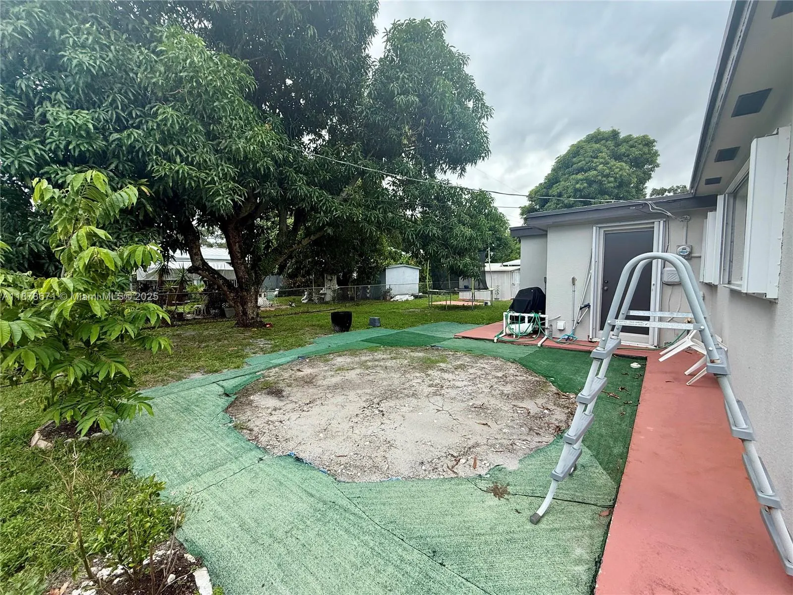 894 W 69th St, #0