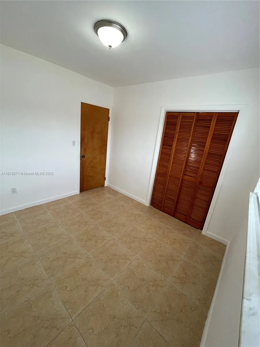 894 W 69th St, #0