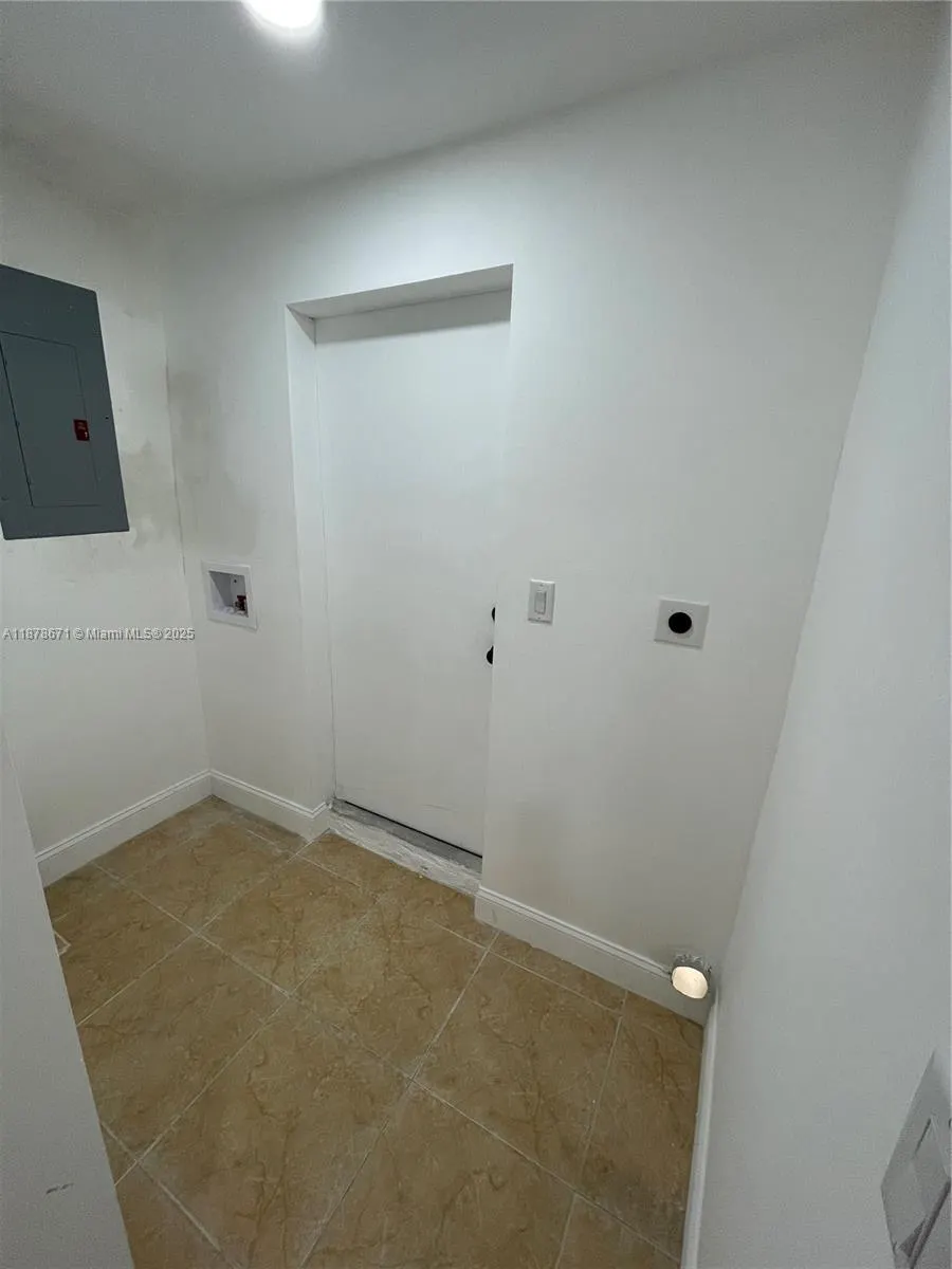 894 W 69th St, #0
