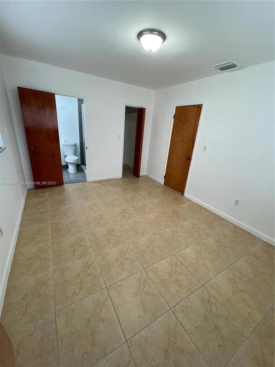 894 W 69th St, #0