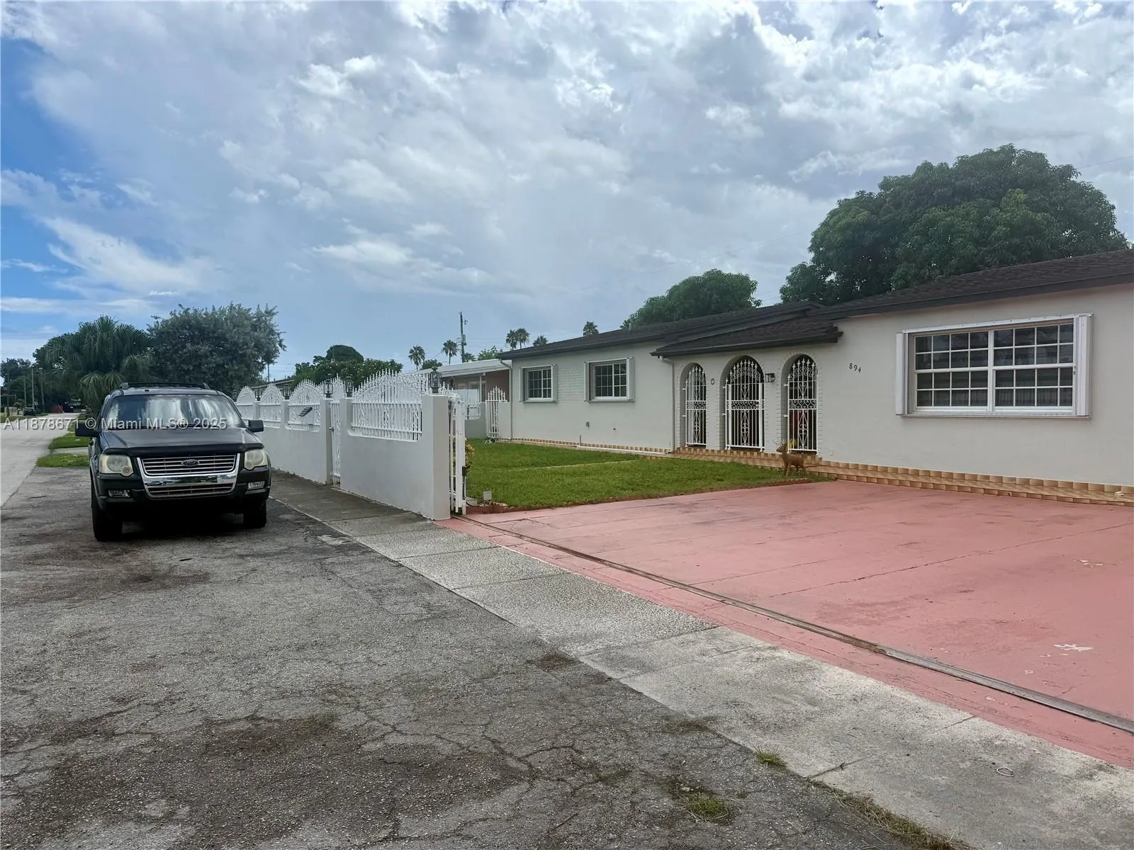 894 W 69th St, #0