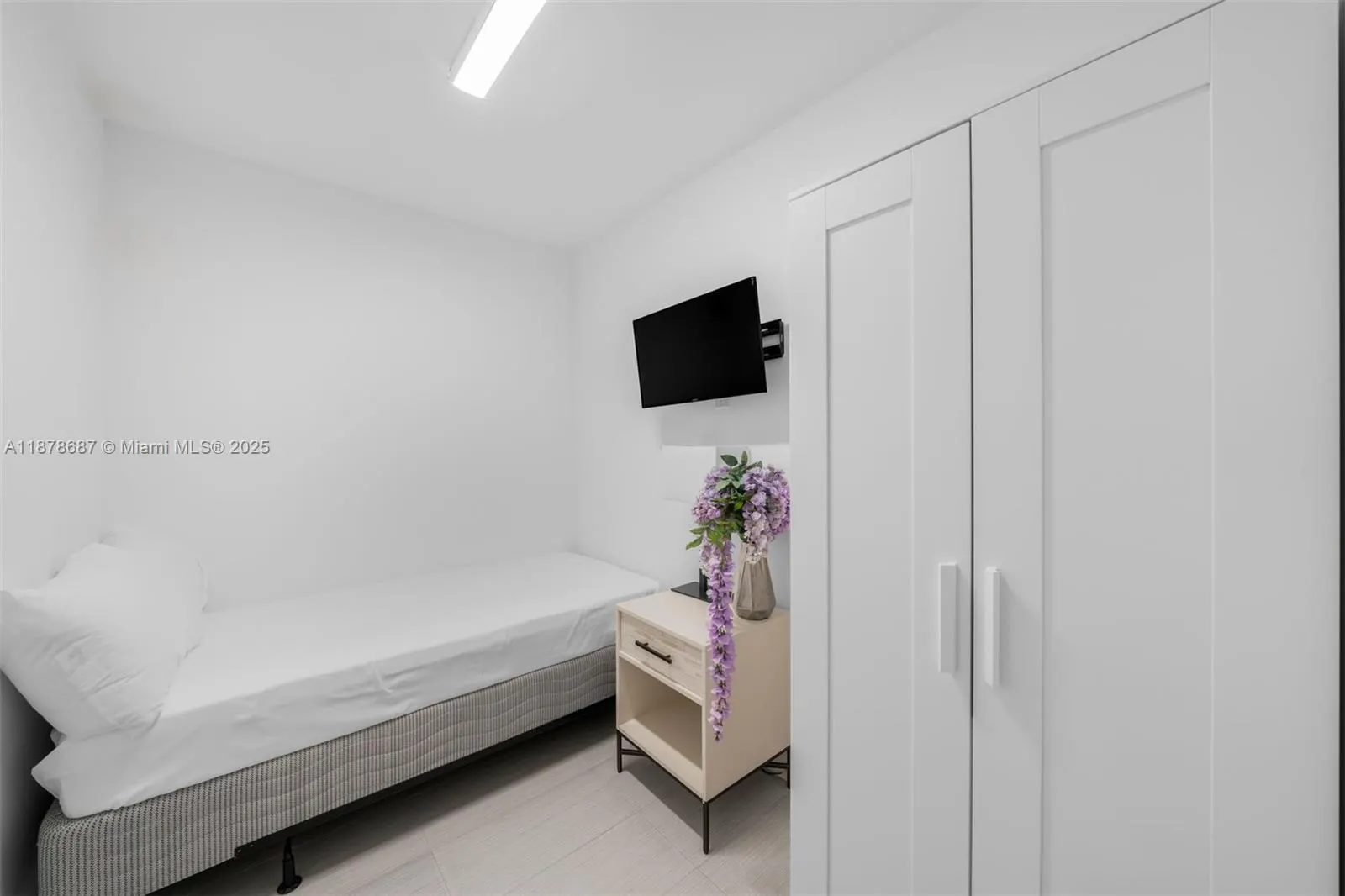 9349 Collins Ave, #406