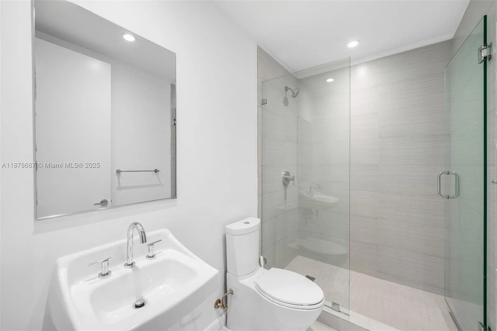 9349 Collins Ave, #406