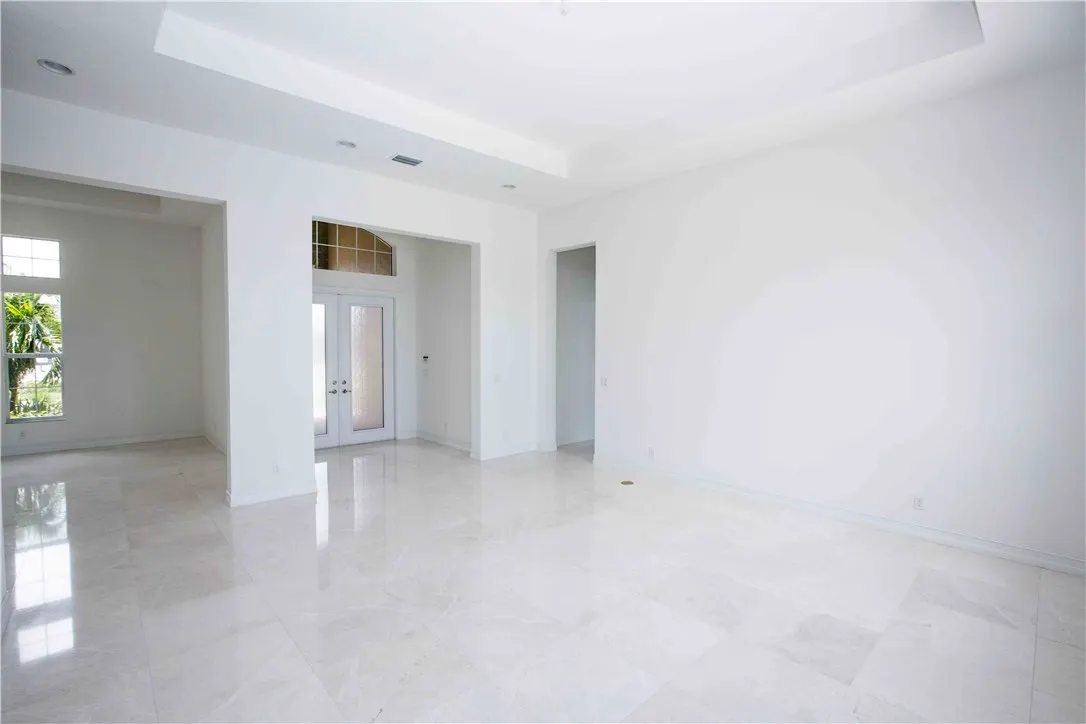 9349 Collins Ave #406