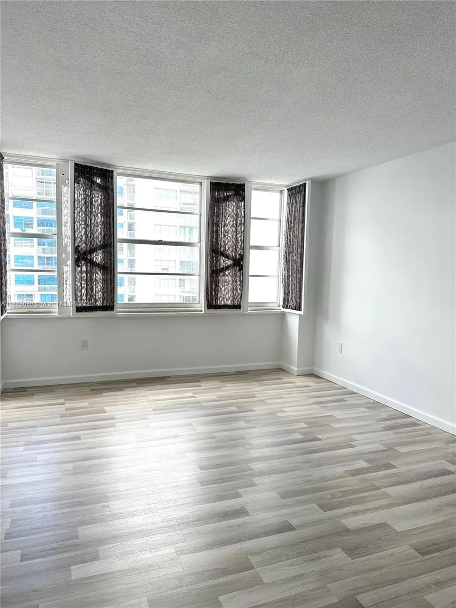 18041 Biscayne Blvd, #1401