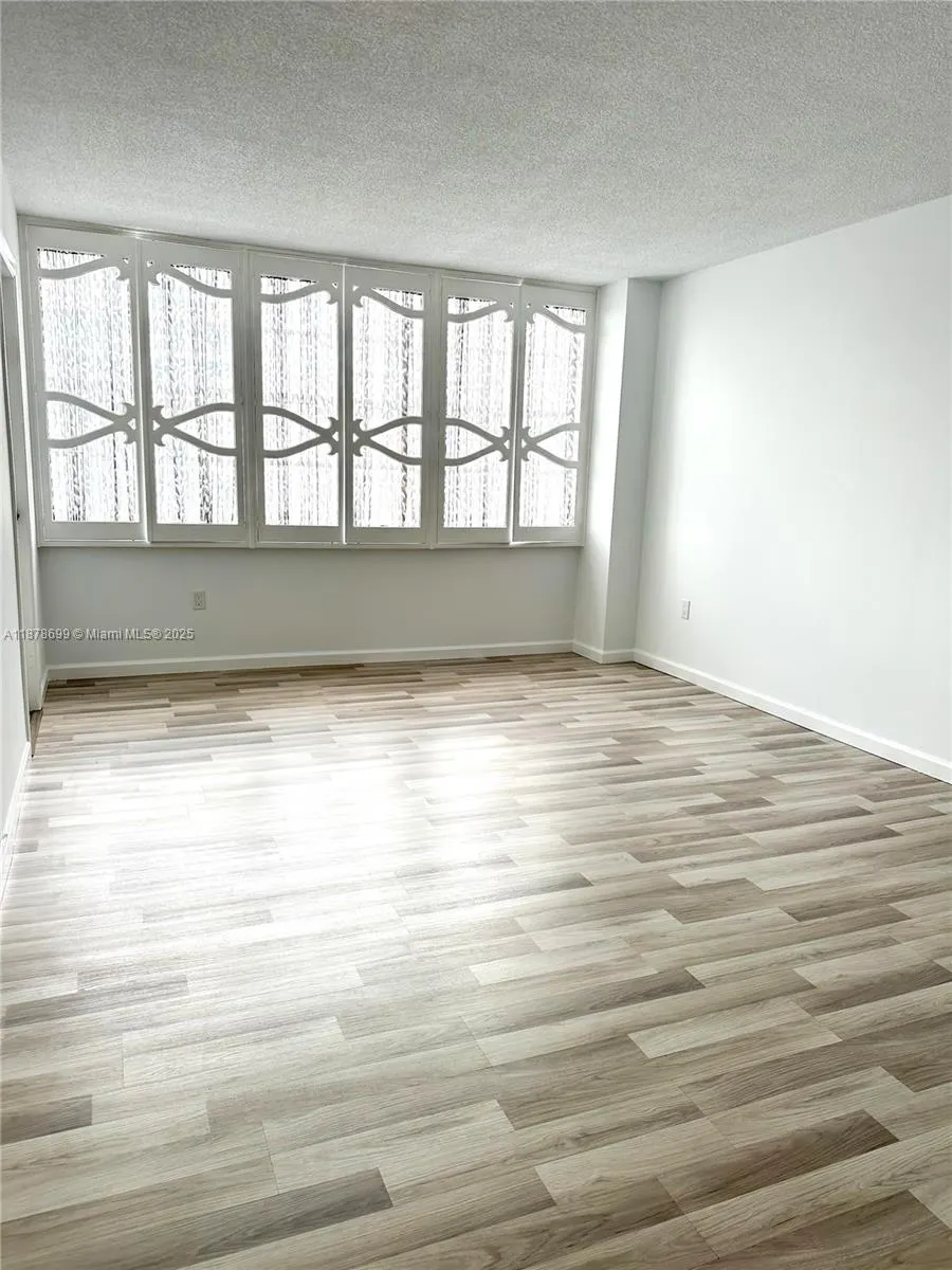 18041 Biscayne Blvd, #1401