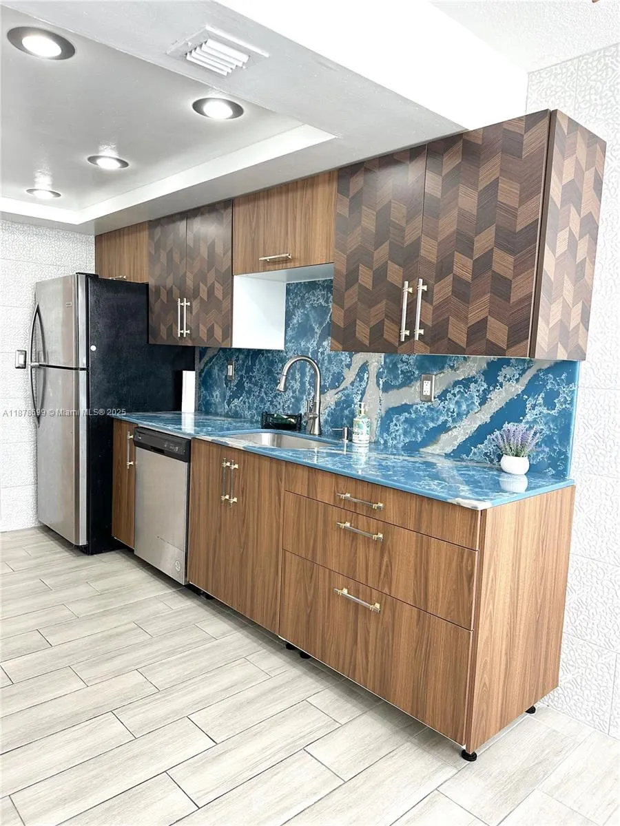 18041 Biscayne Blvd, #1401