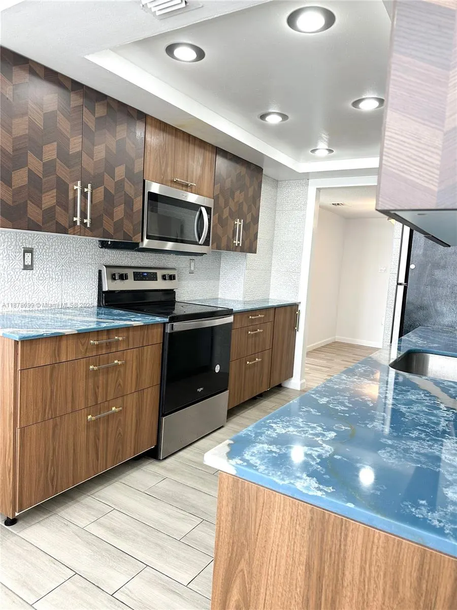 18041 Biscayne Blvd, #1401