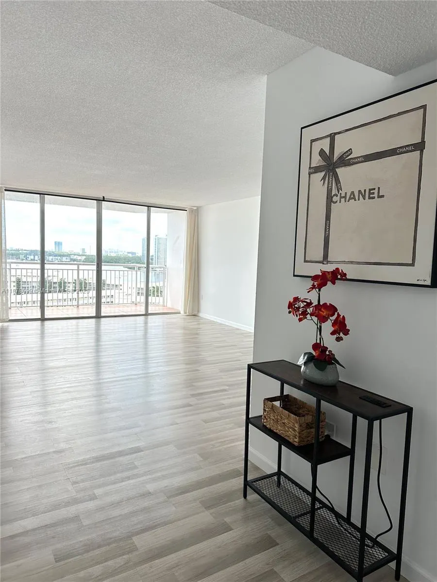 18041 Biscayne Blvd, #1401