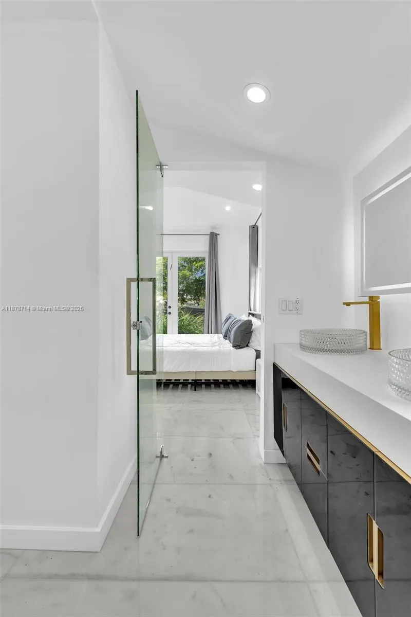 394 SE 5th Ave, #396