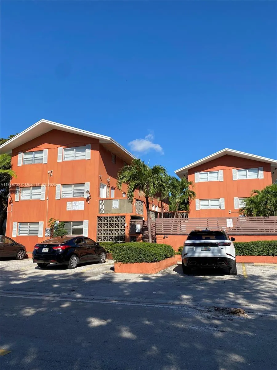 421 NE 68th St, #6