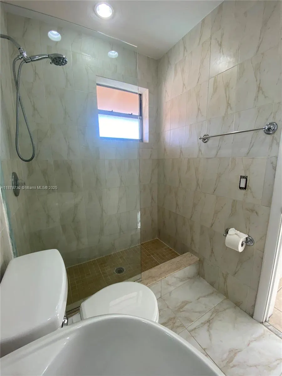 421 NE 68th St, #6