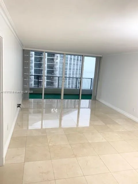 555 NE 15th St, #26G