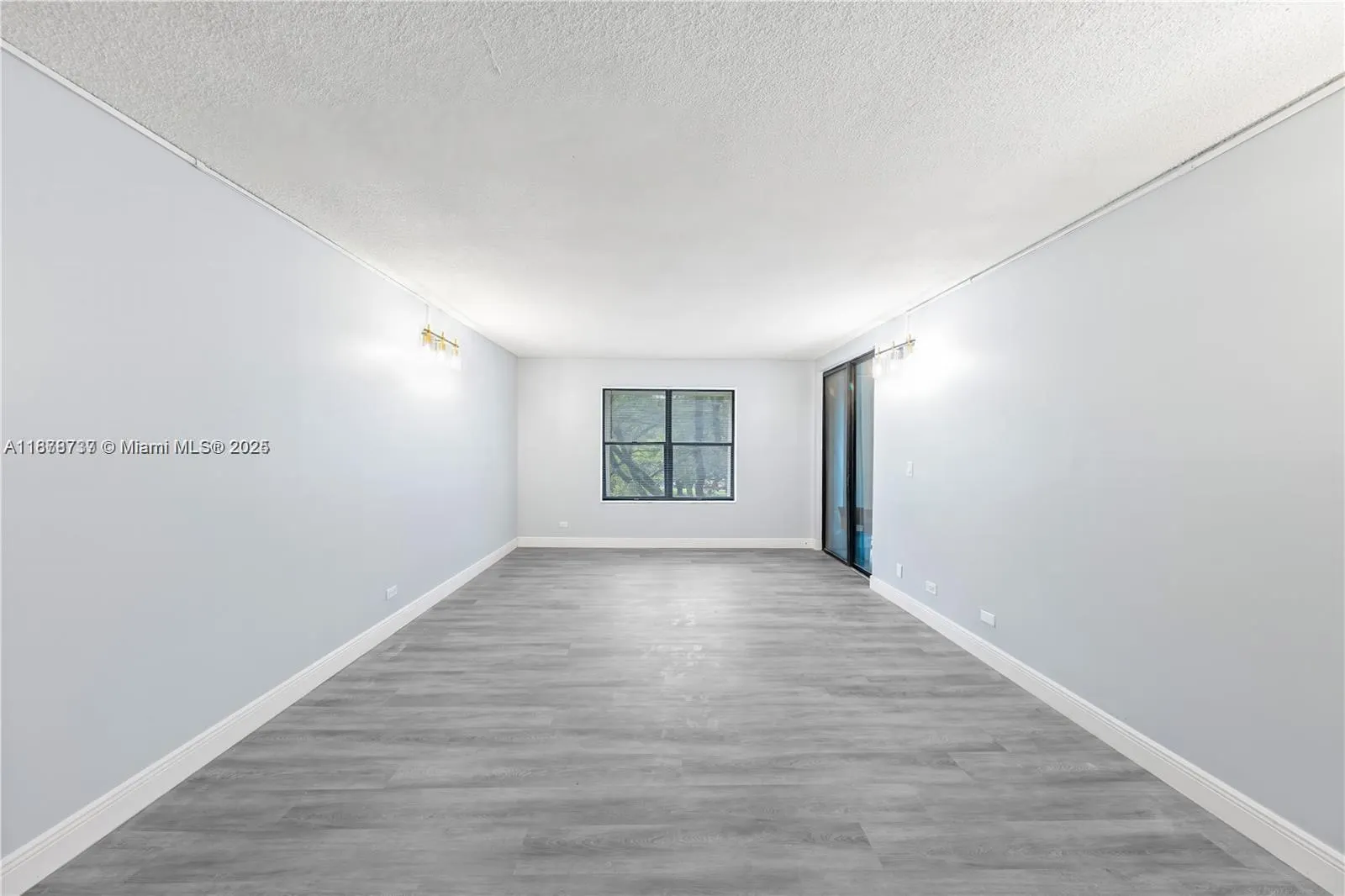 3680 Inverrary Dr, #3J