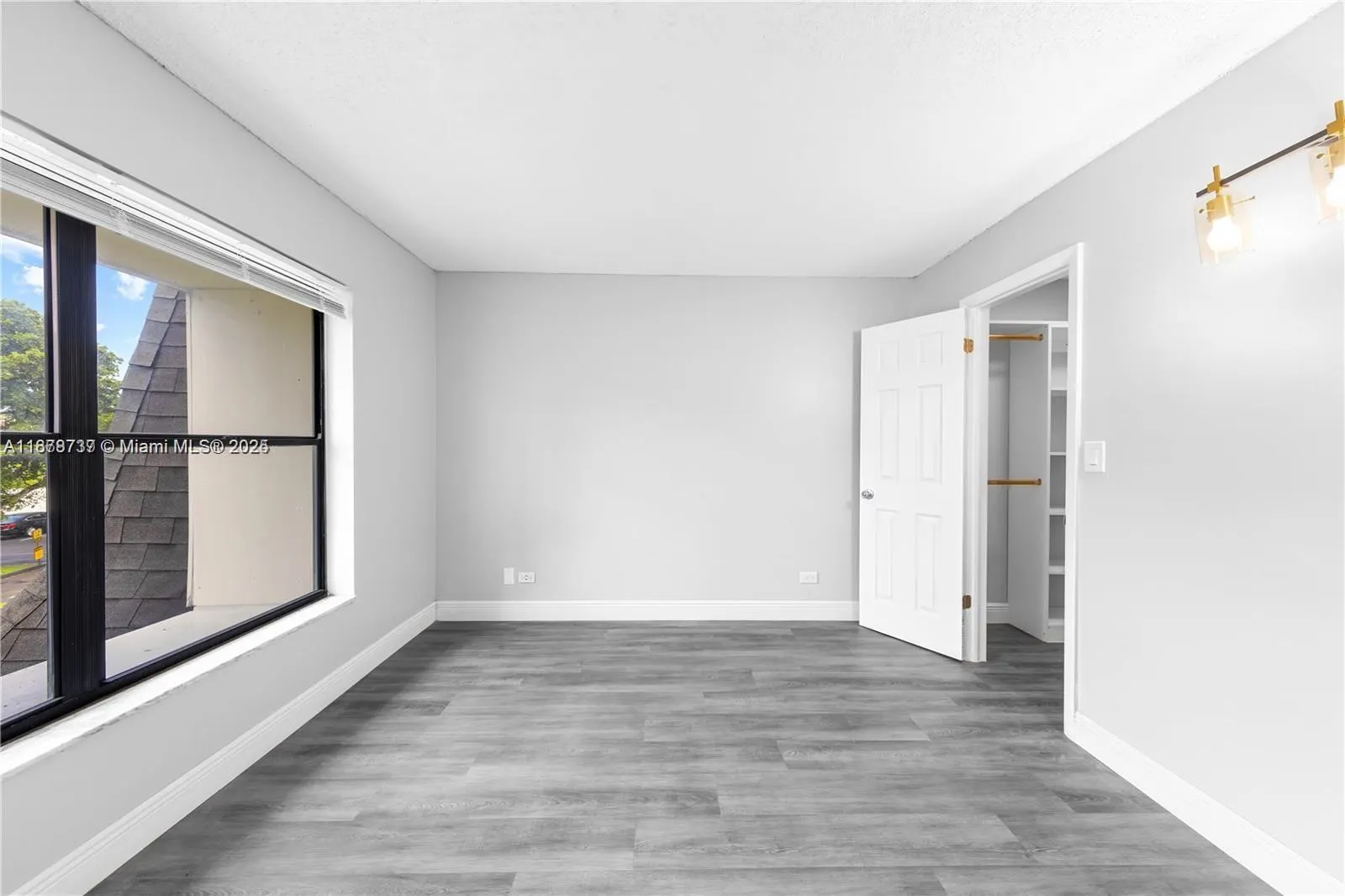 3680 Inverrary Dr, #3J