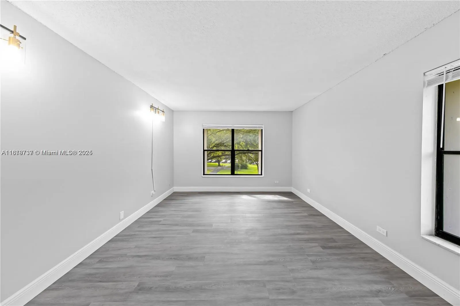 3680 Inverrary Dr, #3J