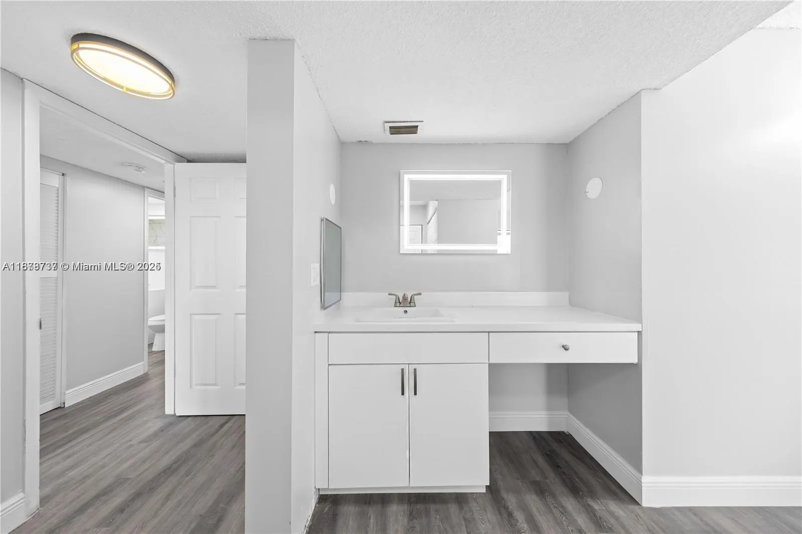 3680 Inverrary Dr, #3J