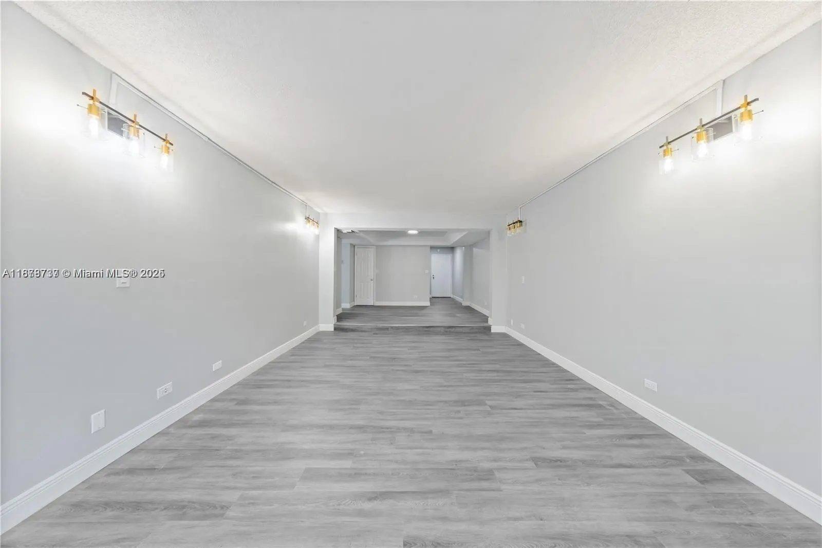 3680 Inverrary Dr, #3J
