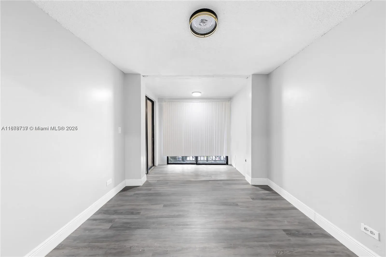 3680 Inverrary Dr, #3J