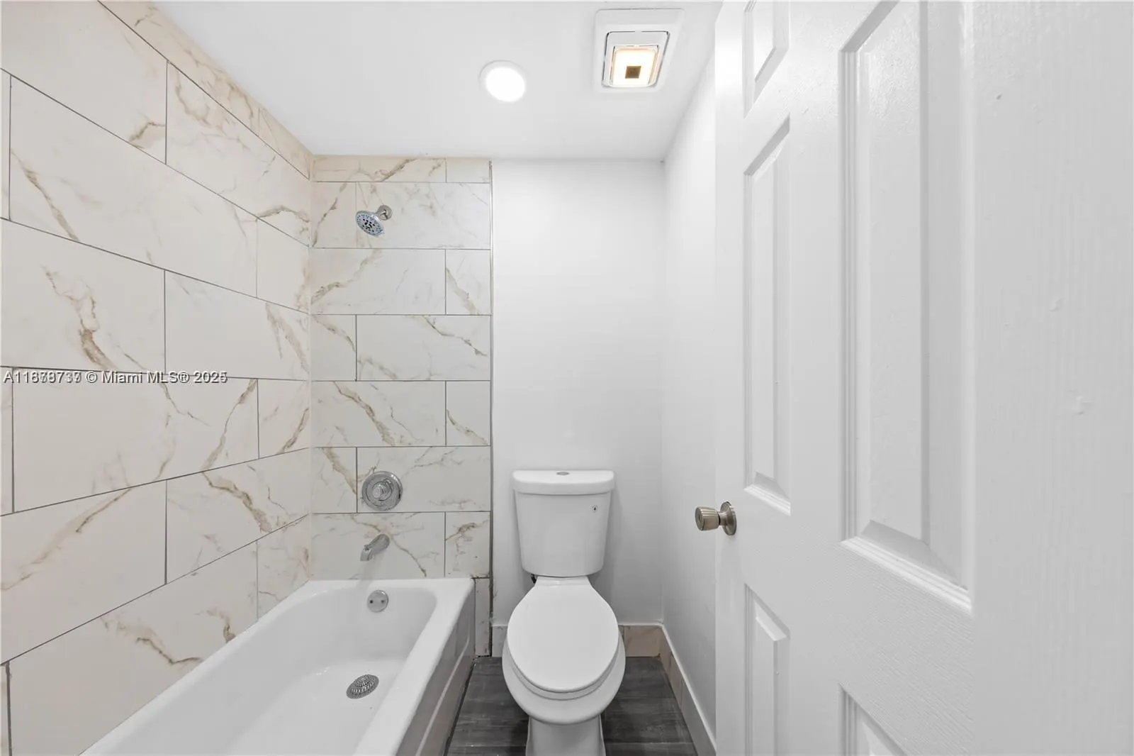 3680 Inverrary Dr, #3J