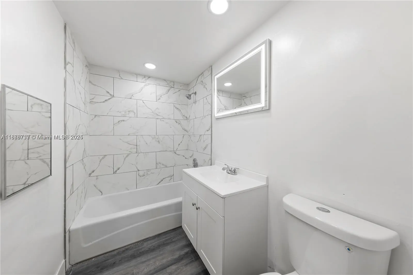 3680 Inverrary Dr, #3J