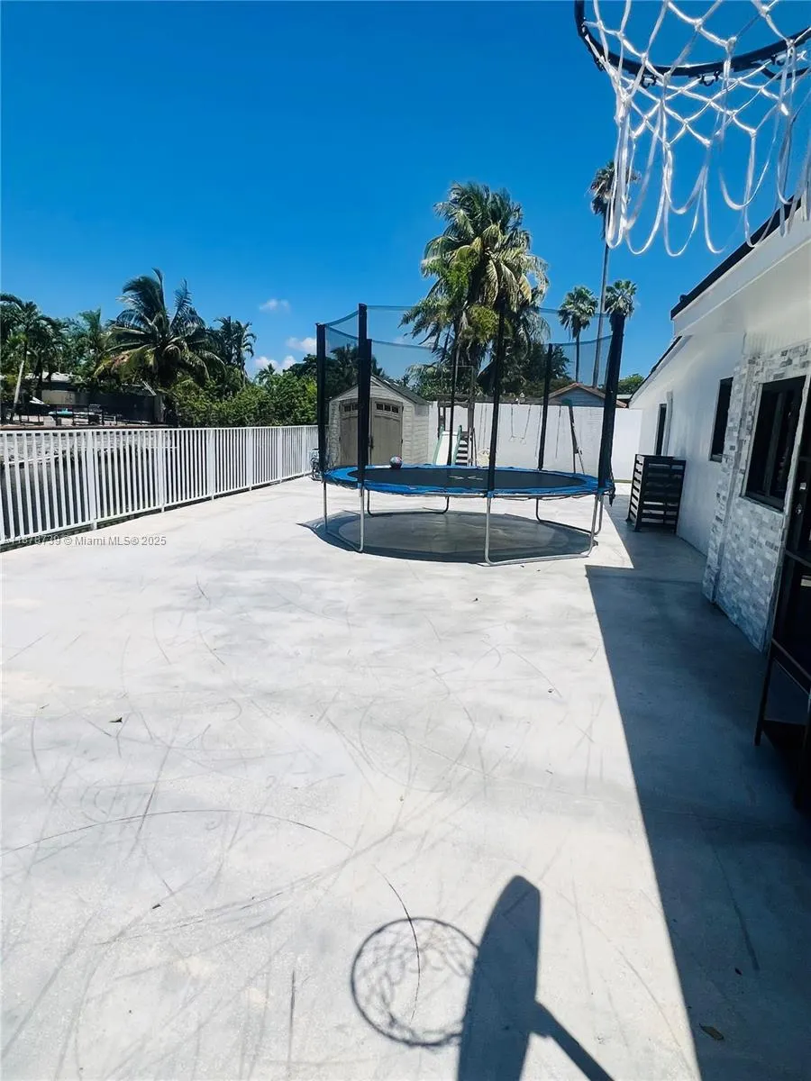 11401 SW 53rd Ter, #11401