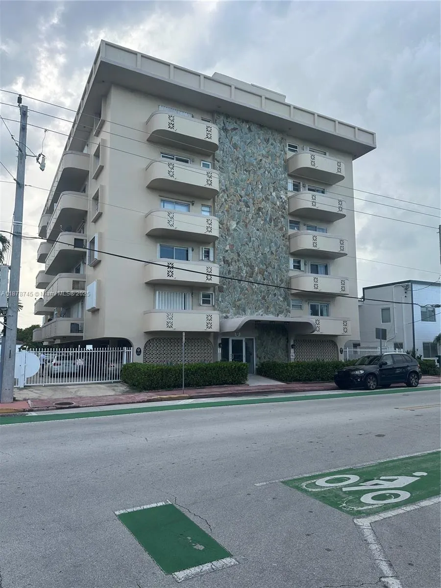 8400 Byron Ave, #2D