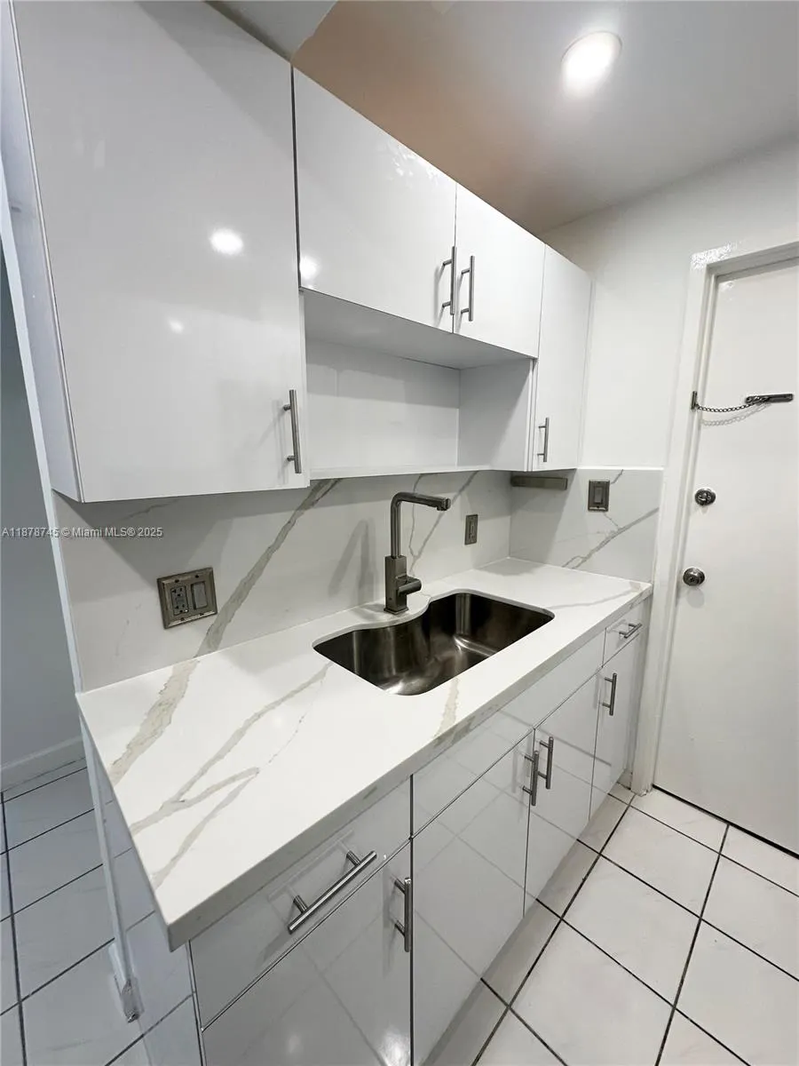 8400 Byron Ave, #2D