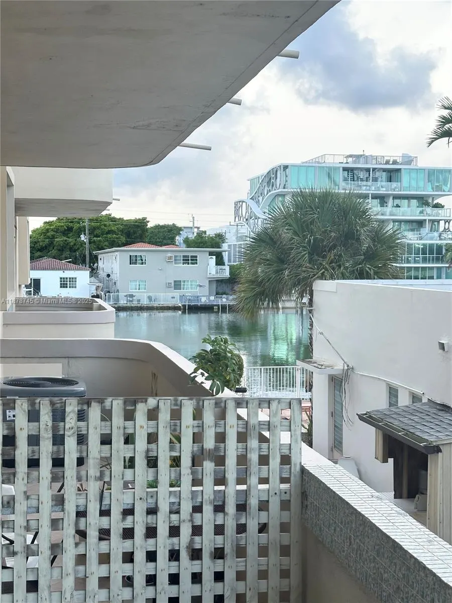 8400 Byron Ave, #2D