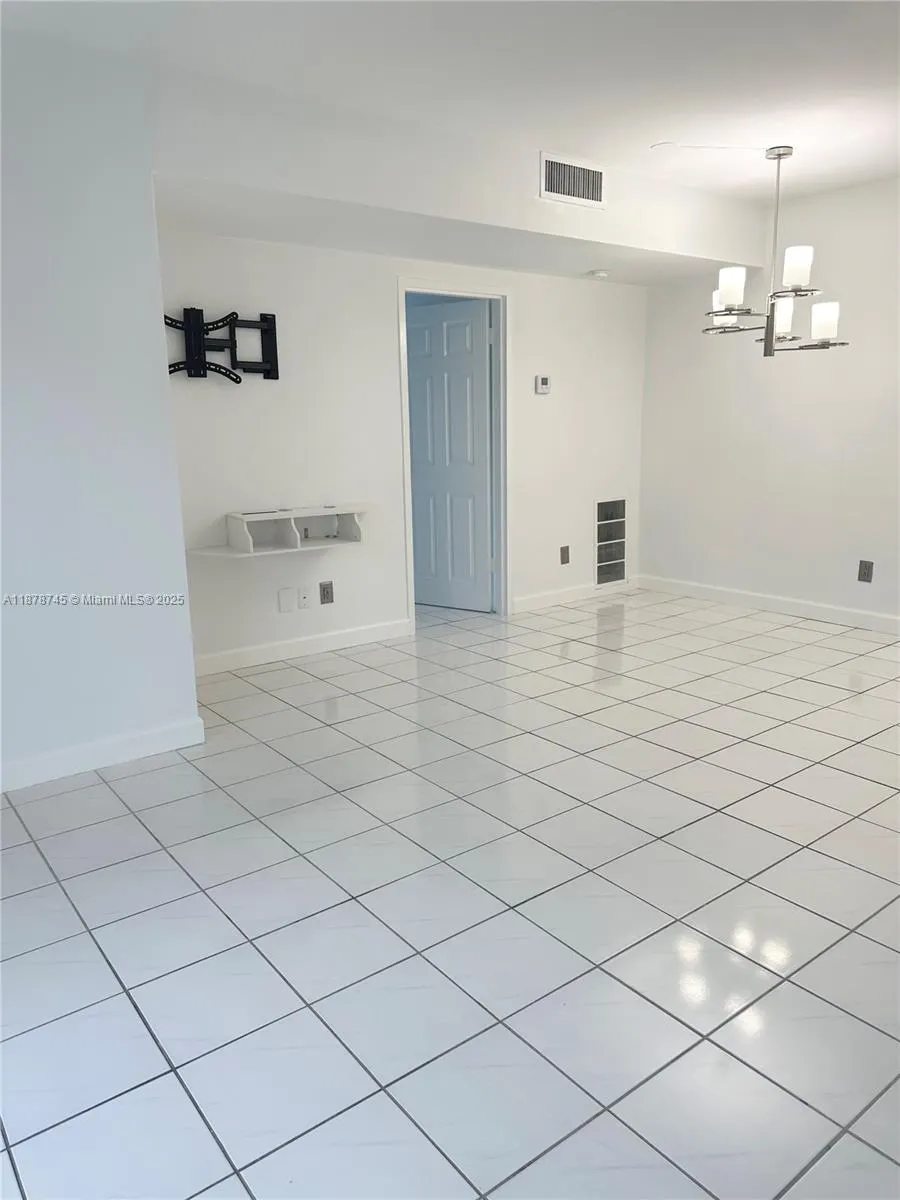 8400 Byron Ave, #2D