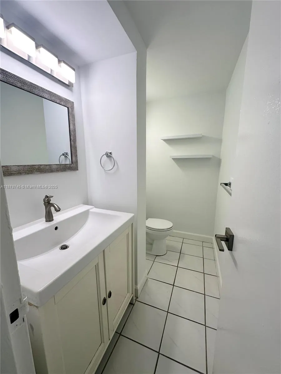8400 Byron Ave, #2D