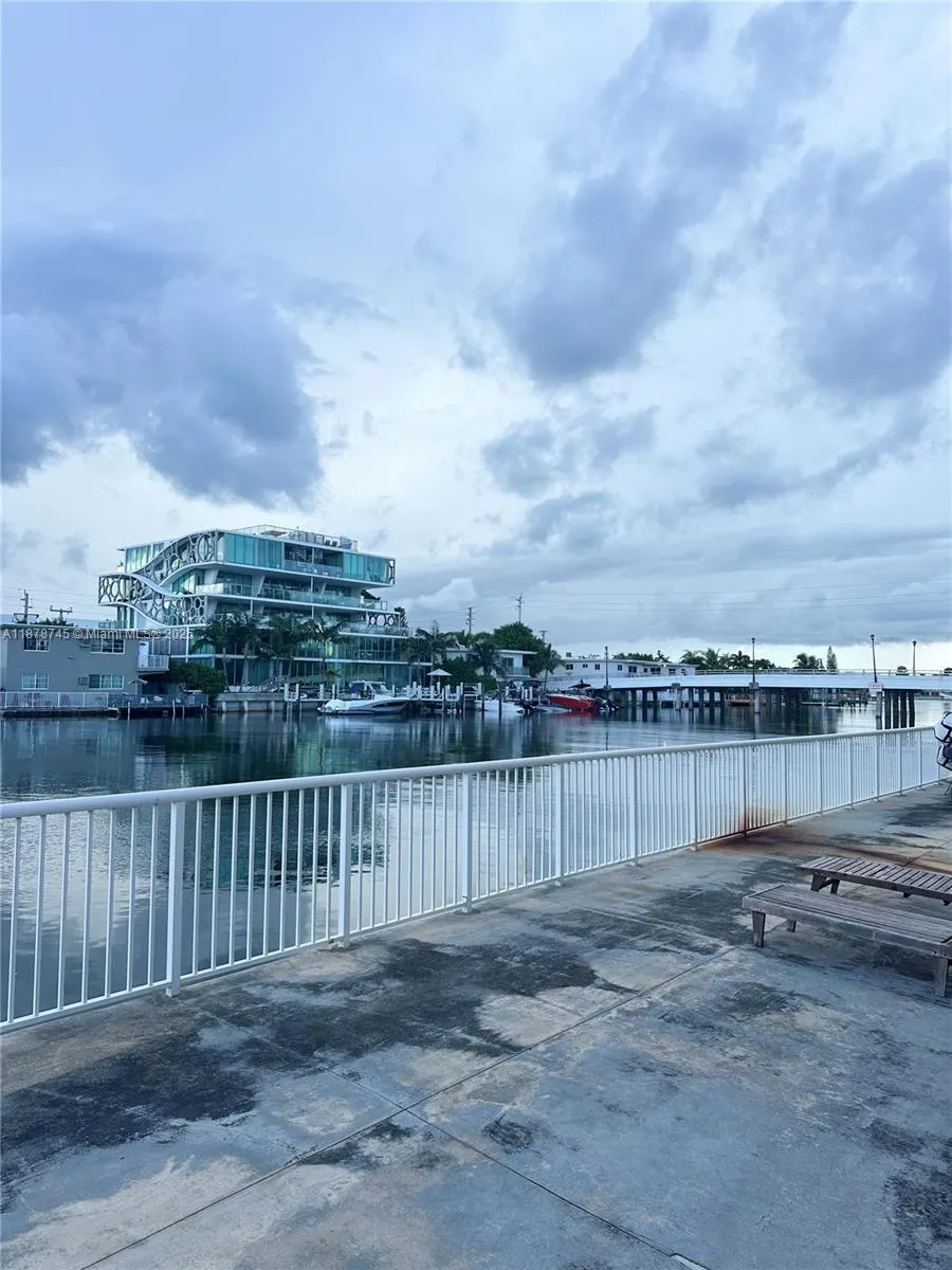 8400 Byron Ave, #2D