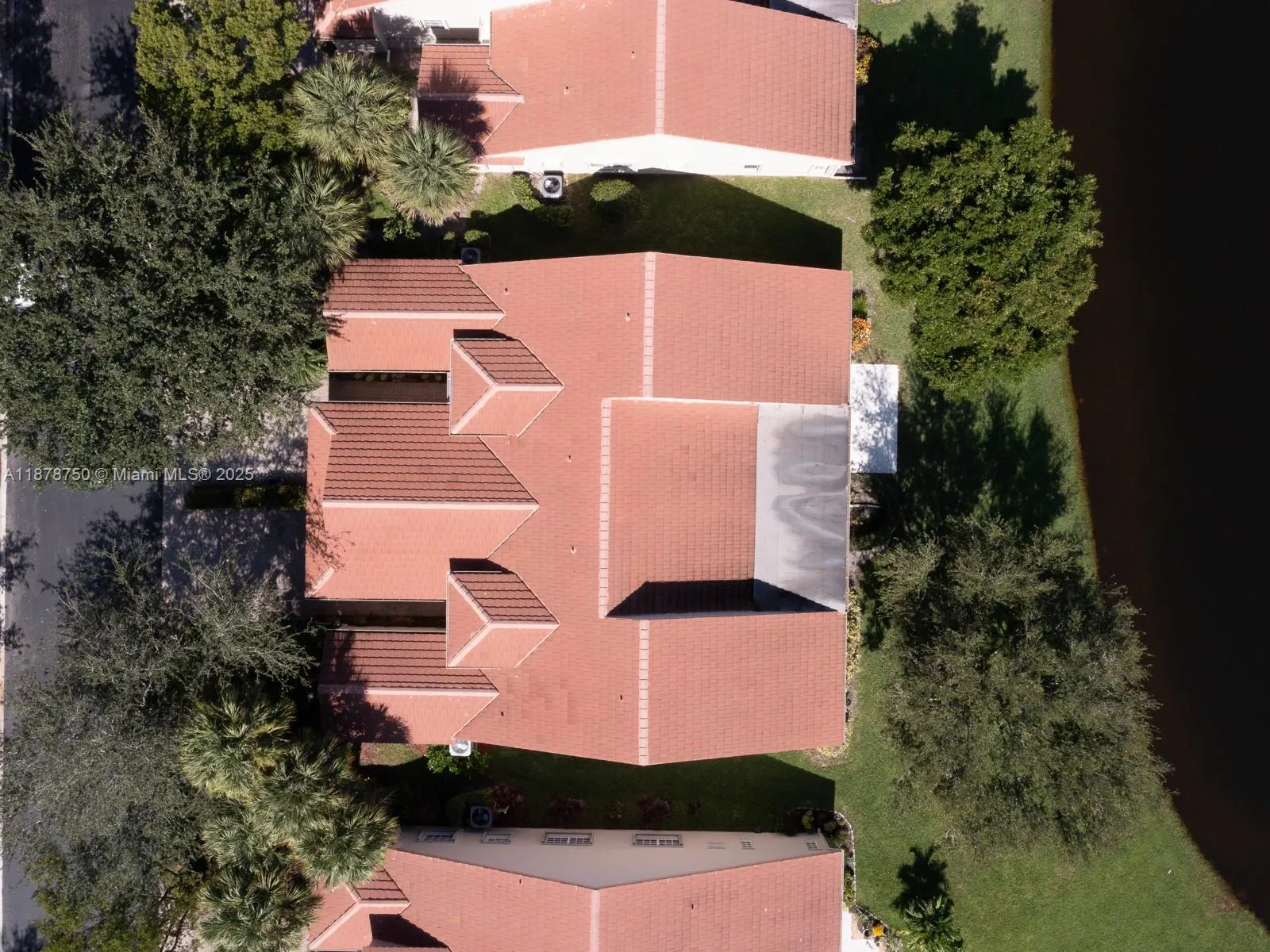 7889 Lake Sands Dr