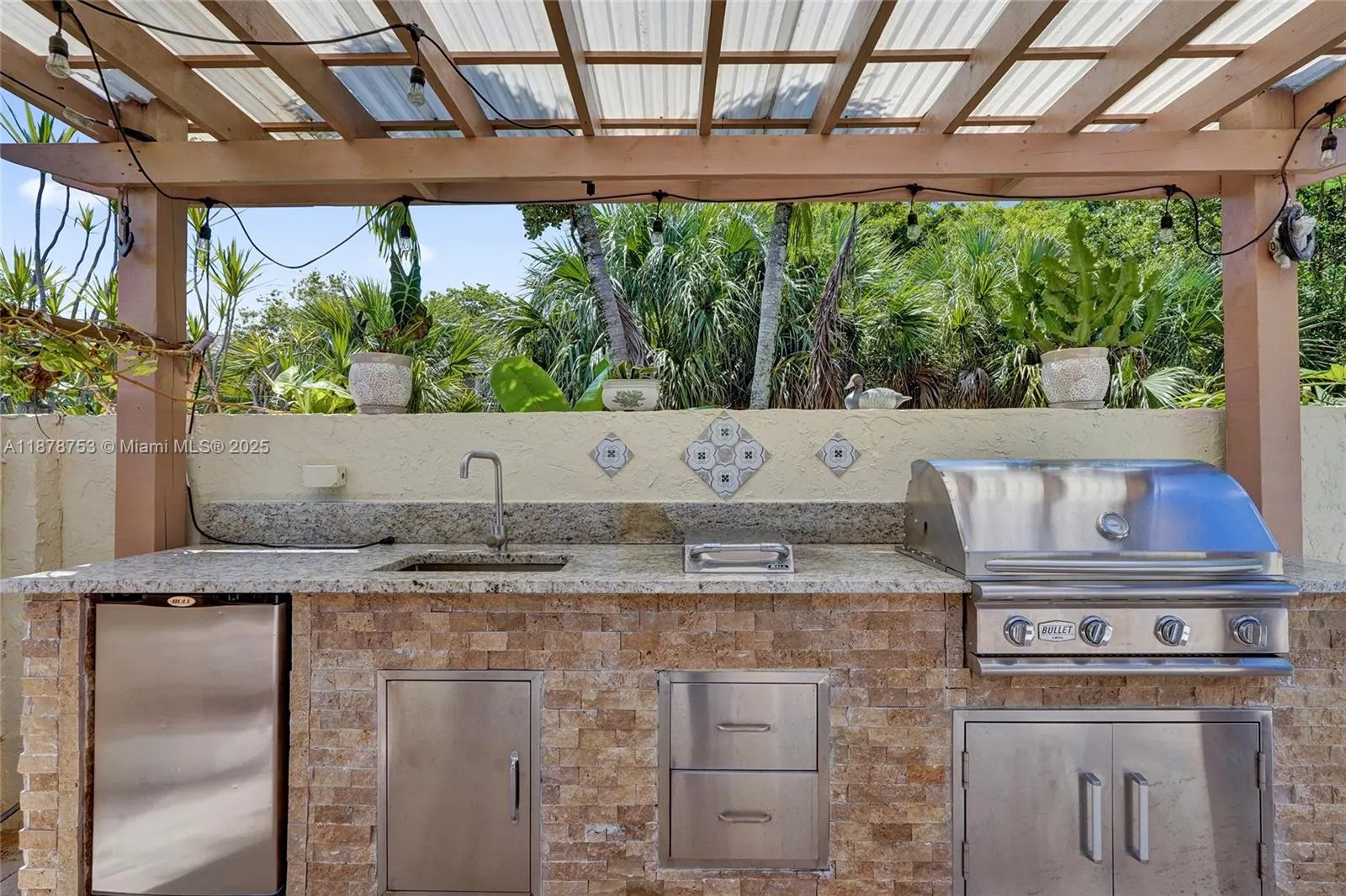 9060 NW 32nd St