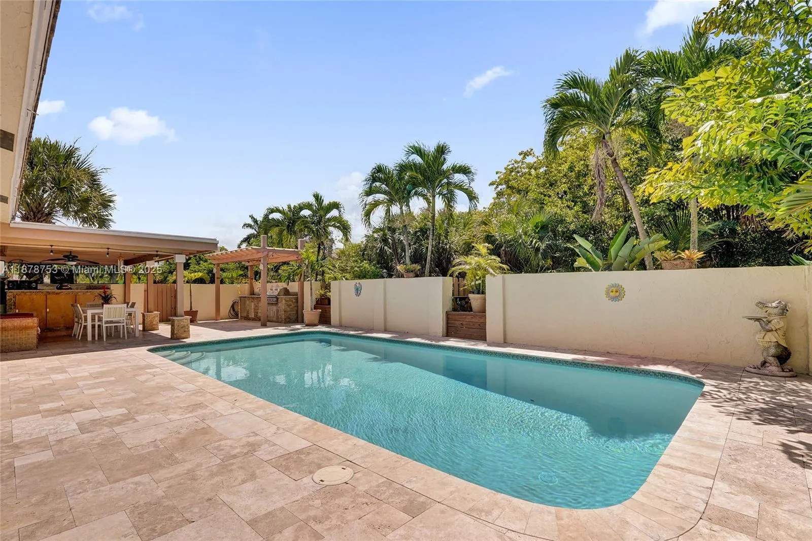 9060 NW 32nd St