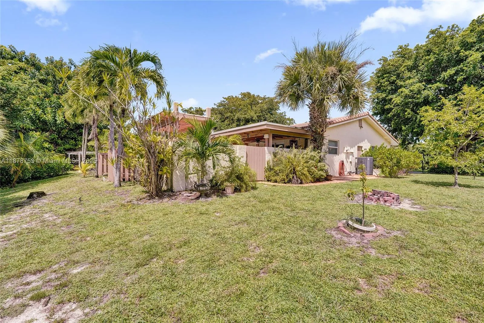 9060 NW 32nd St