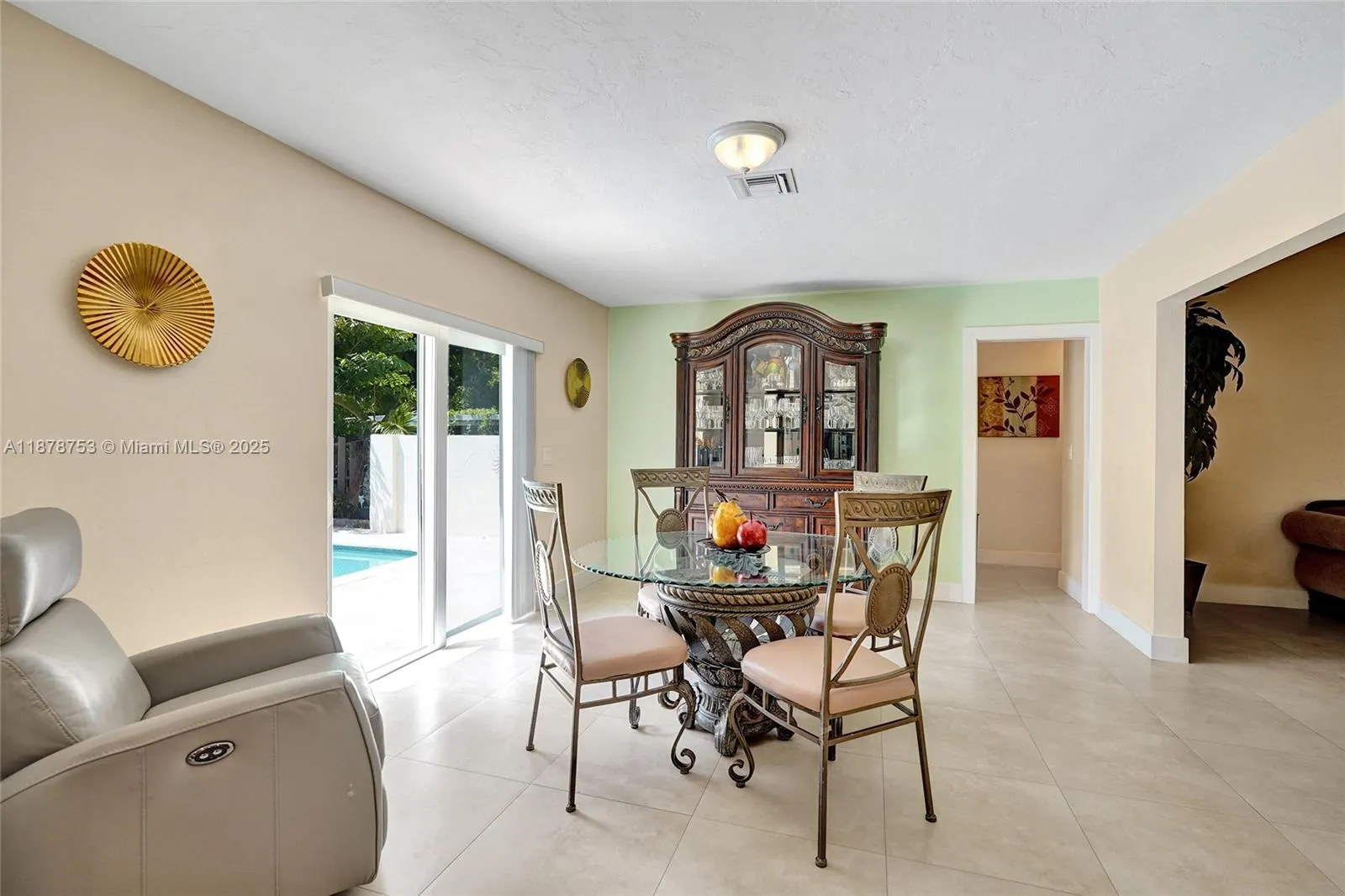 9060 NW 32nd St