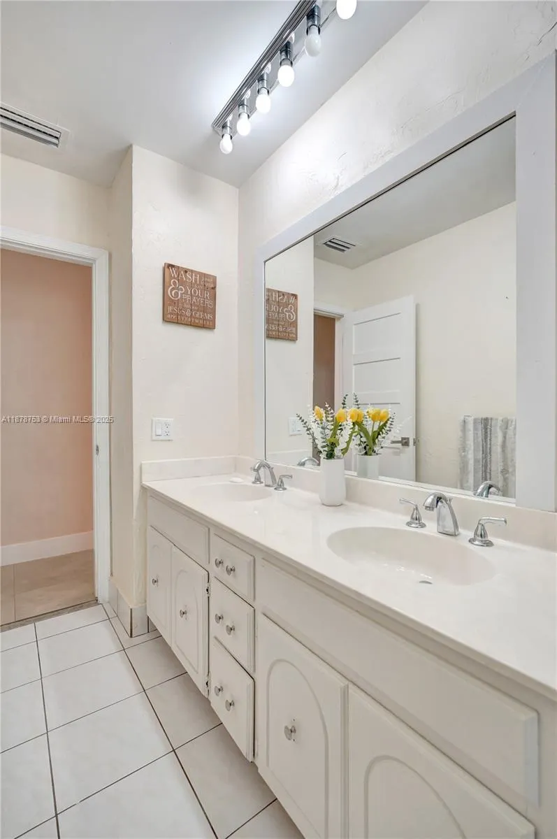 9060 NW 32nd St