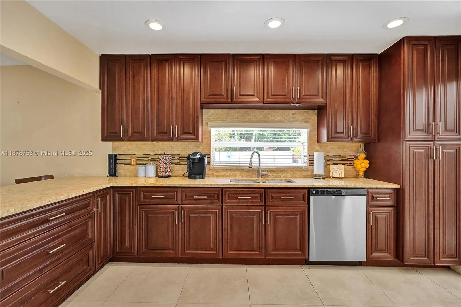 9060 NW 32nd St