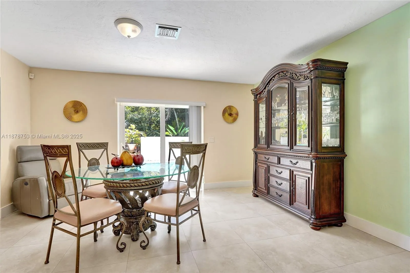 9060 NW 32nd St