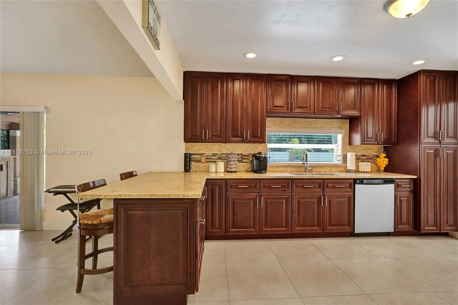 9060 NW 32nd St