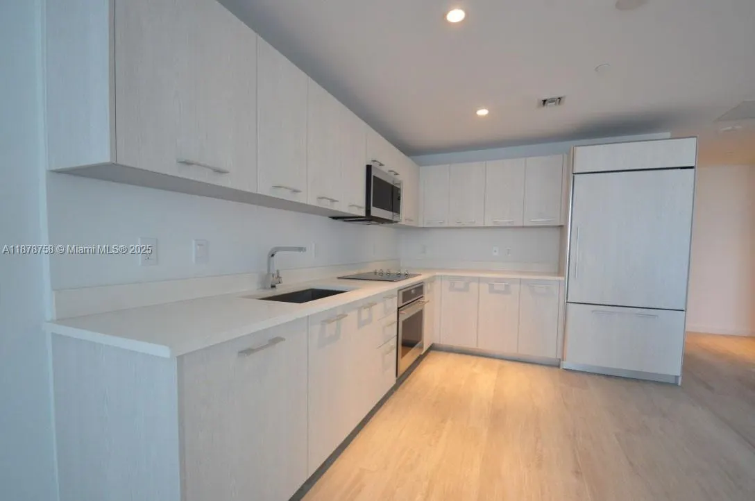 55 SW 9th St, #2810