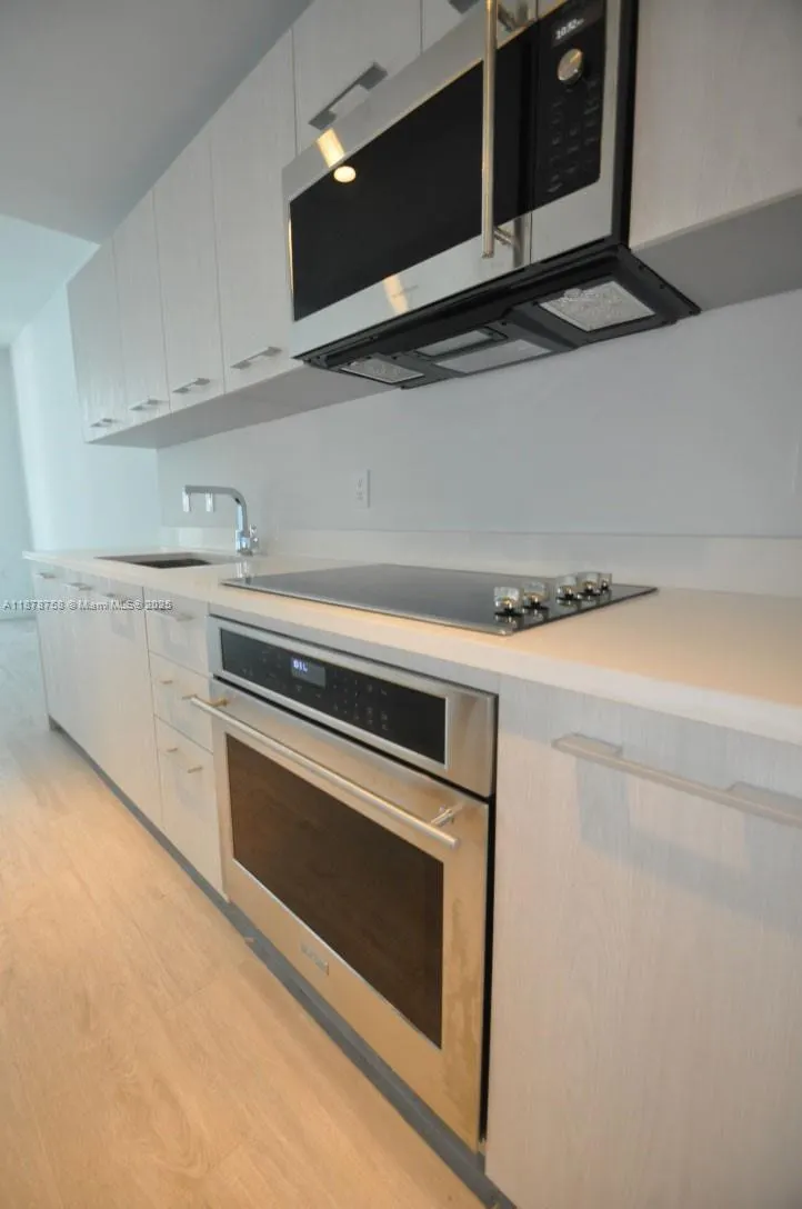 55 SW 9th St, #2810