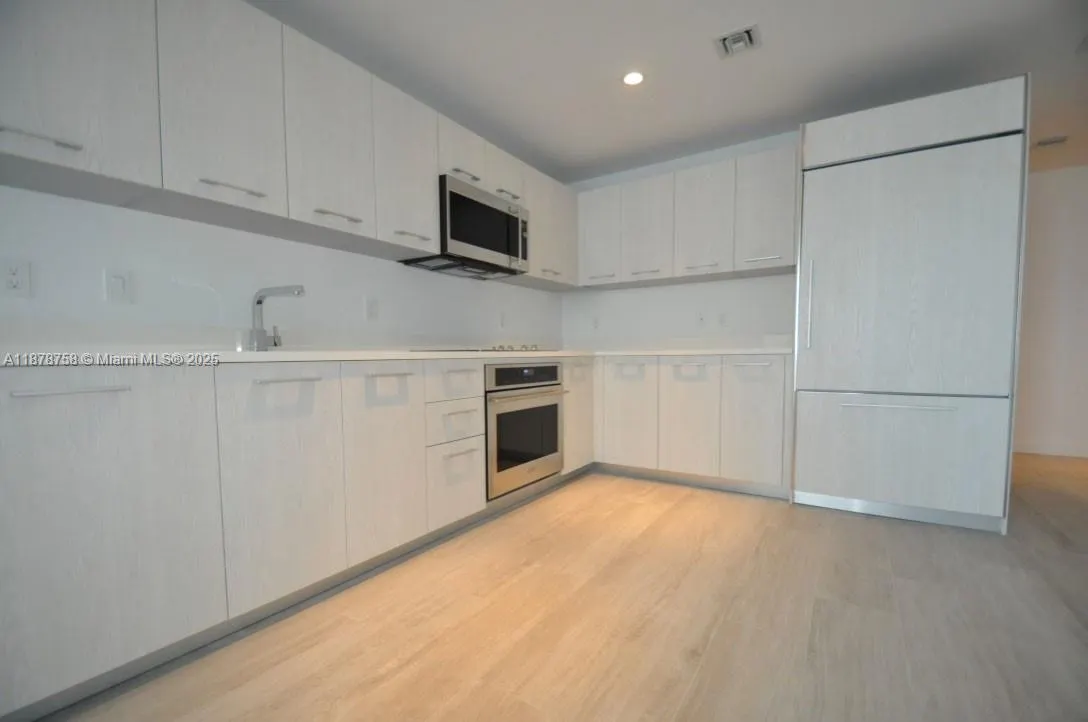 55 SW 9th St, #2810