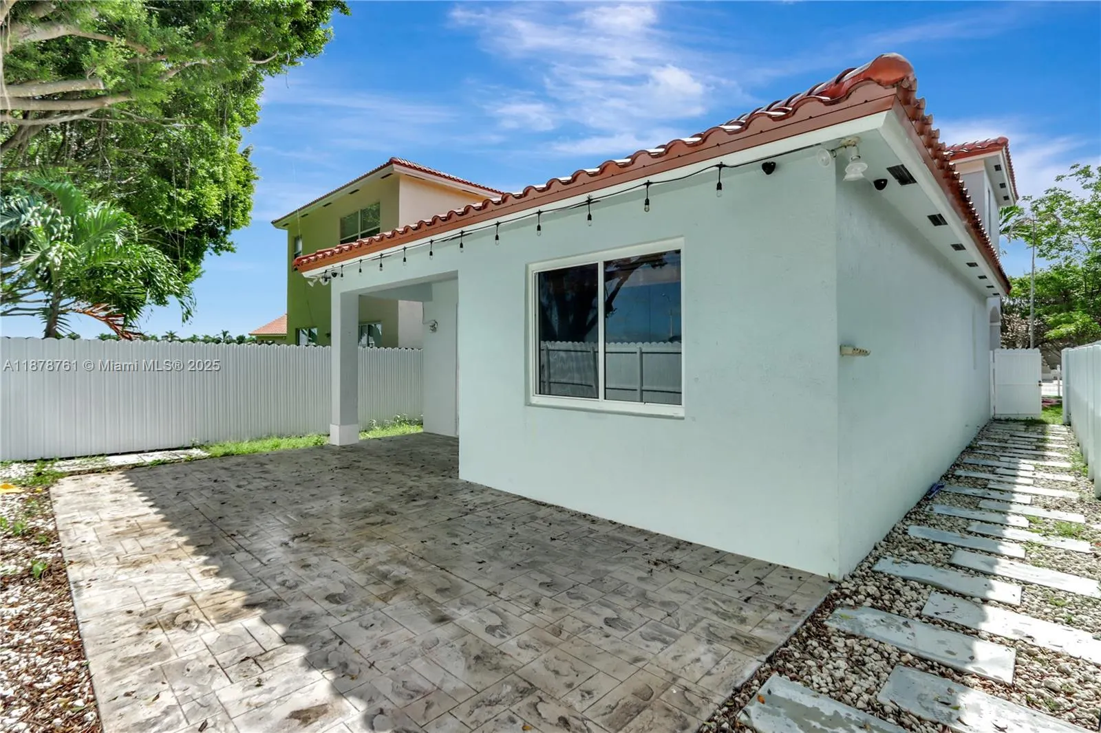 2328 NE 37th Ter