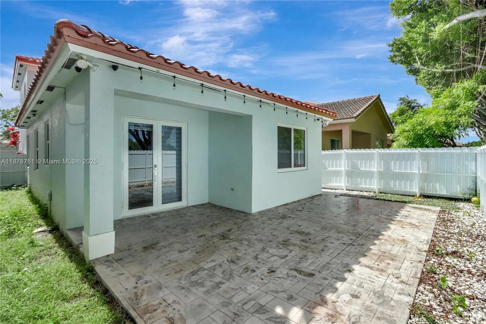2328 NE 37th Ter